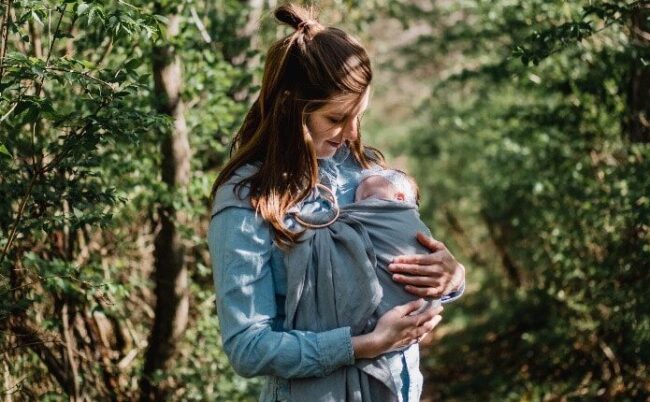 comment porter bébé en toute sécurité l'été